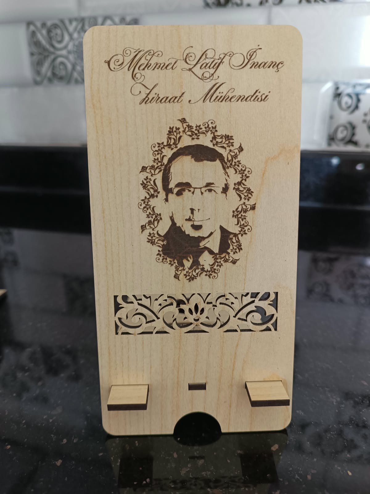 Ahşap telefon standı